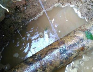 加查楼顶渗水维修公司分享下地暖漏水的原因及检测方法。